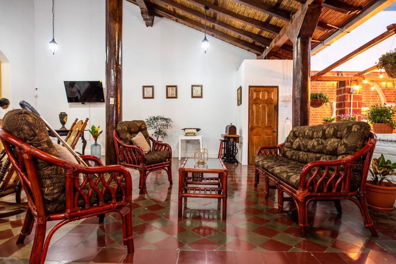 Hostal Victoria Granada Extérieur photo